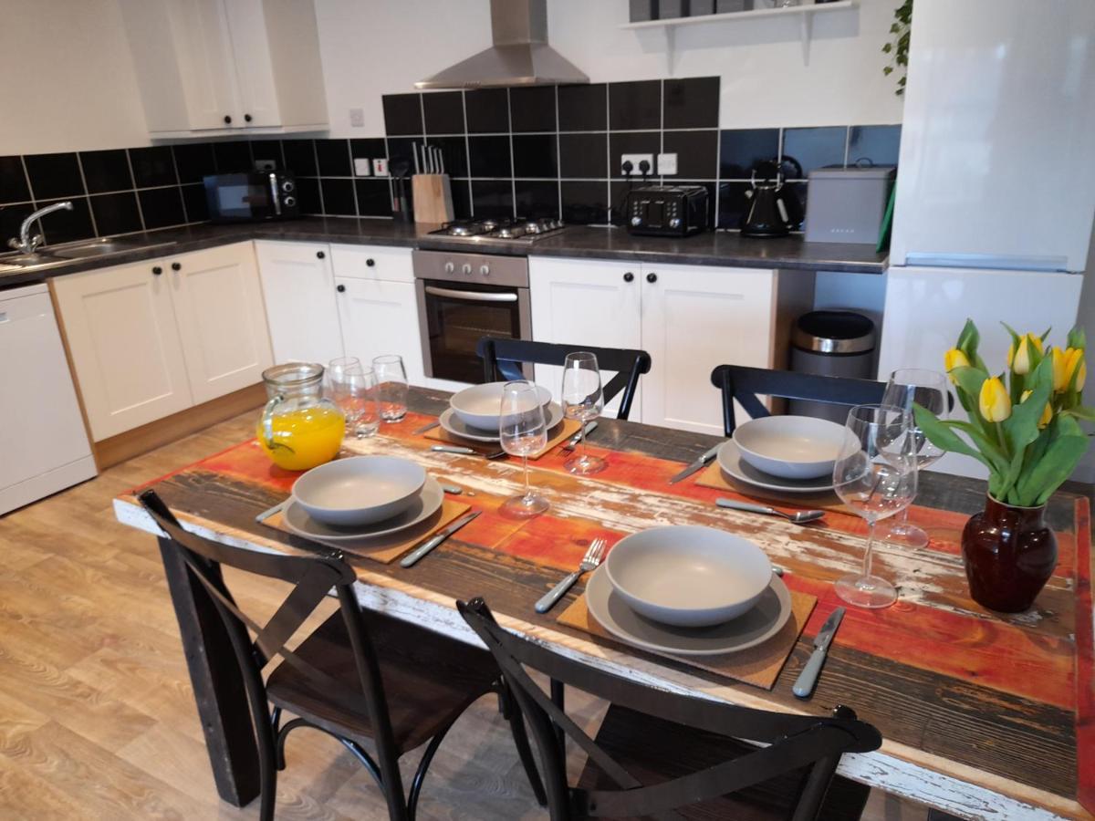 High Tide - 2 Bed Sunny Holiday Home Near Beach With Garden And Parking 库姆马丁 外观 照片