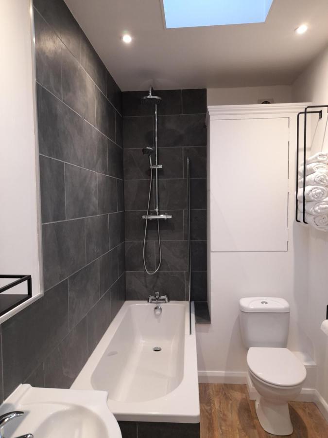 High Tide - 2 Bed Sunny Holiday Home Near Beach With Garden And Parking 库姆马丁 外观 照片