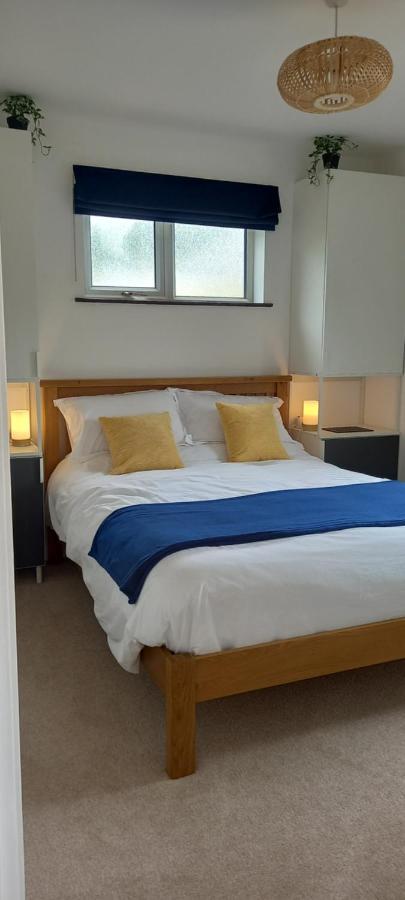 High Tide - 2 Bed Sunny Holiday Home Near Beach With Garden And Parking 库姆马丁 外观 照片