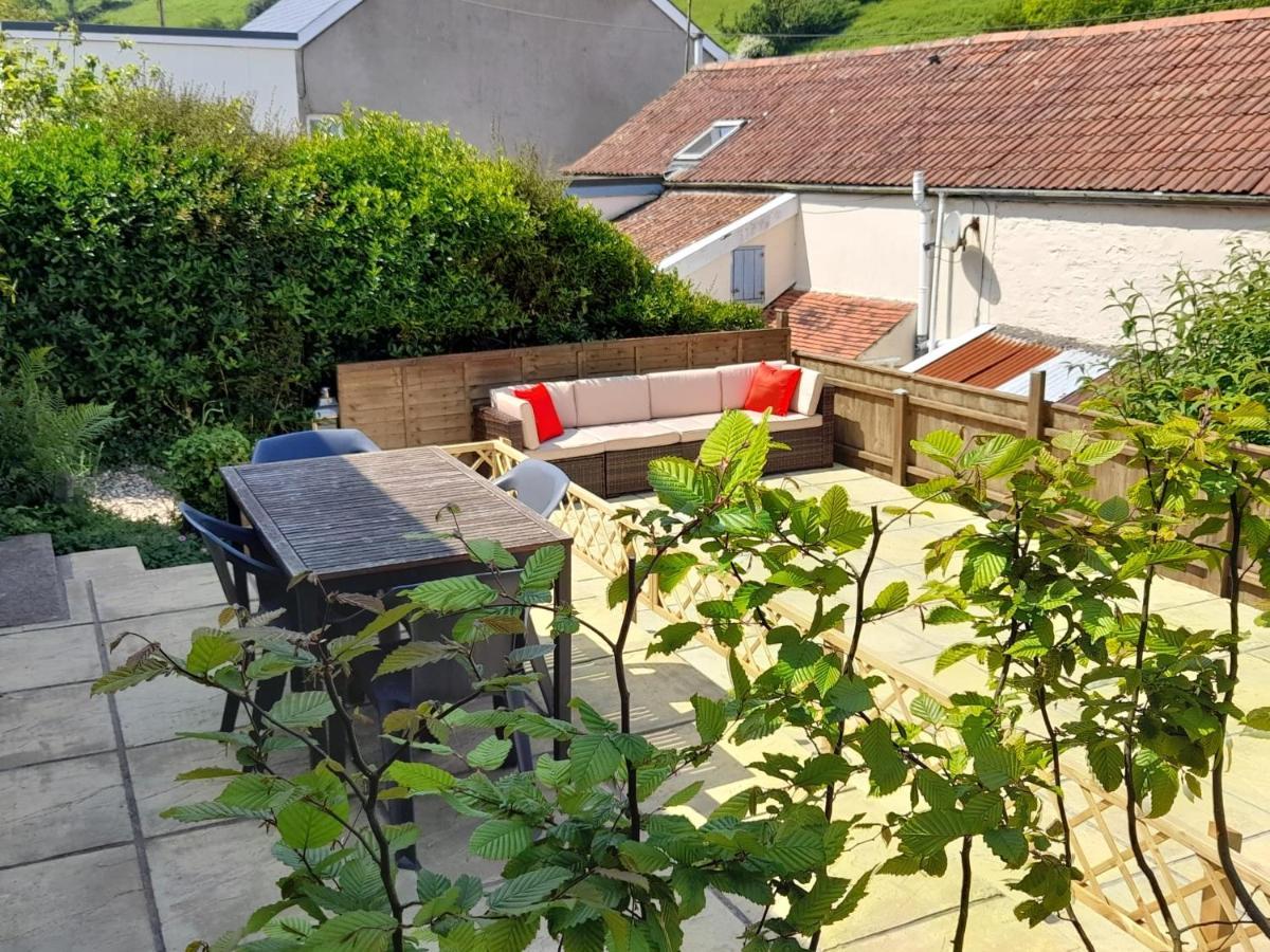 High Tide - 2 Bed Sunny Holiday Home Near Beach With Garden And Parking 库姆马丁 外观 照片